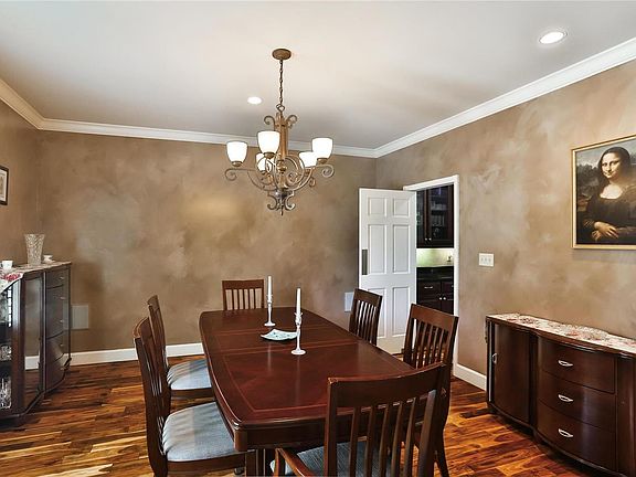 5th image of 7435 Stratford Ave