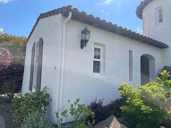 2nd image of 2551 Club Dr