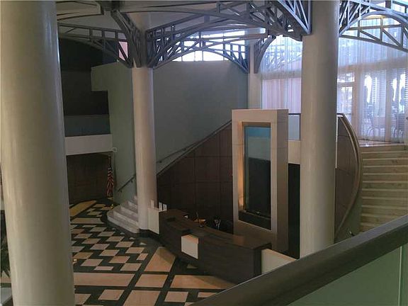 5th image of 19333 Collins Ave APT 907