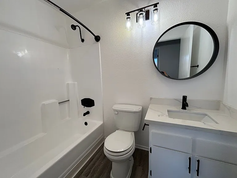 226 South Serrano — Photo 48
