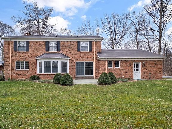 2nd image of 205 Christopher Ln