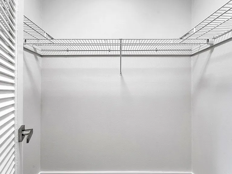 720 NE 7th St #9 — Photo 25