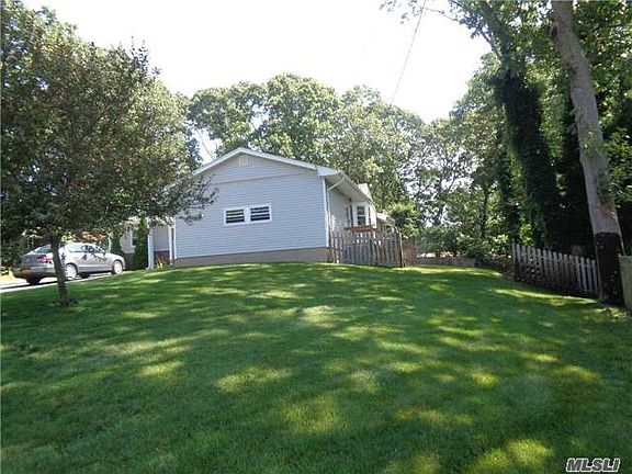 2nd image of 7 Lancelot Ln