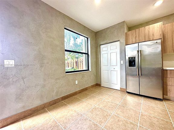 5th image of 11309 NW 88th Ter Unit 11309