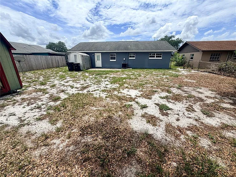 506 Holt Cir — Photo 7