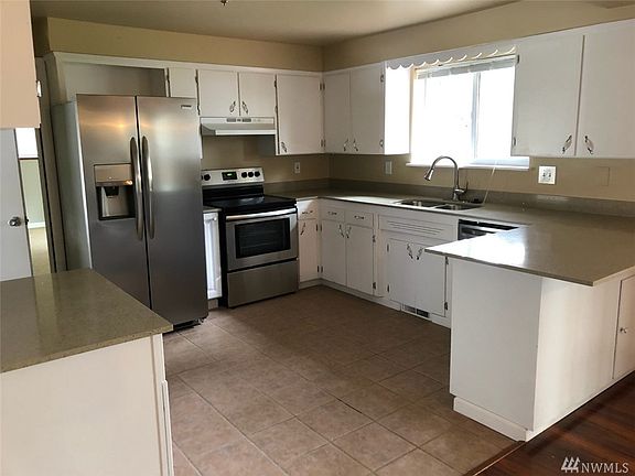 4th image of 12117 106th Avenue Ct E