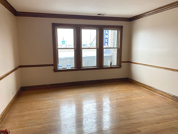 4th image of 5522 W Belmont Ave #2