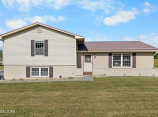 121 E Village Cir, La Follette, TN 37766