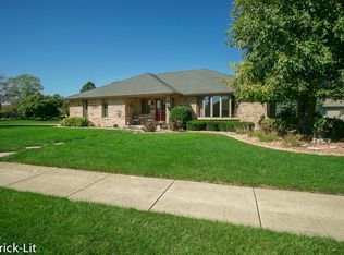 10250 Royal Ct, Mokena, IL 60448