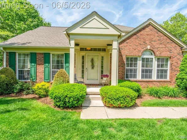 49105 Hawksburry Rd, Canton, MI 48188