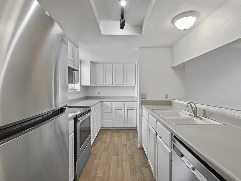 2406 Capitan Dr #D — Photo 6