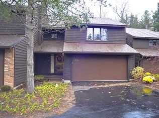 210 Breezewood Cmn, East Amherst, NY 14051