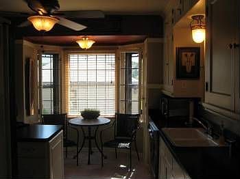 3rd image of 4424 N Wildwood Ave