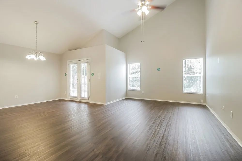 4 bed, 2.0 bath, 1942 sqft, $2,990 — Photo 4