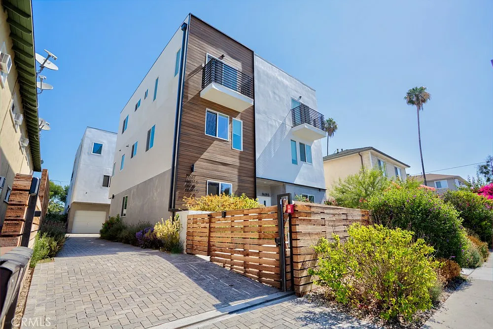 4 bed, 1565 sqft, $3,700 — Photo 1