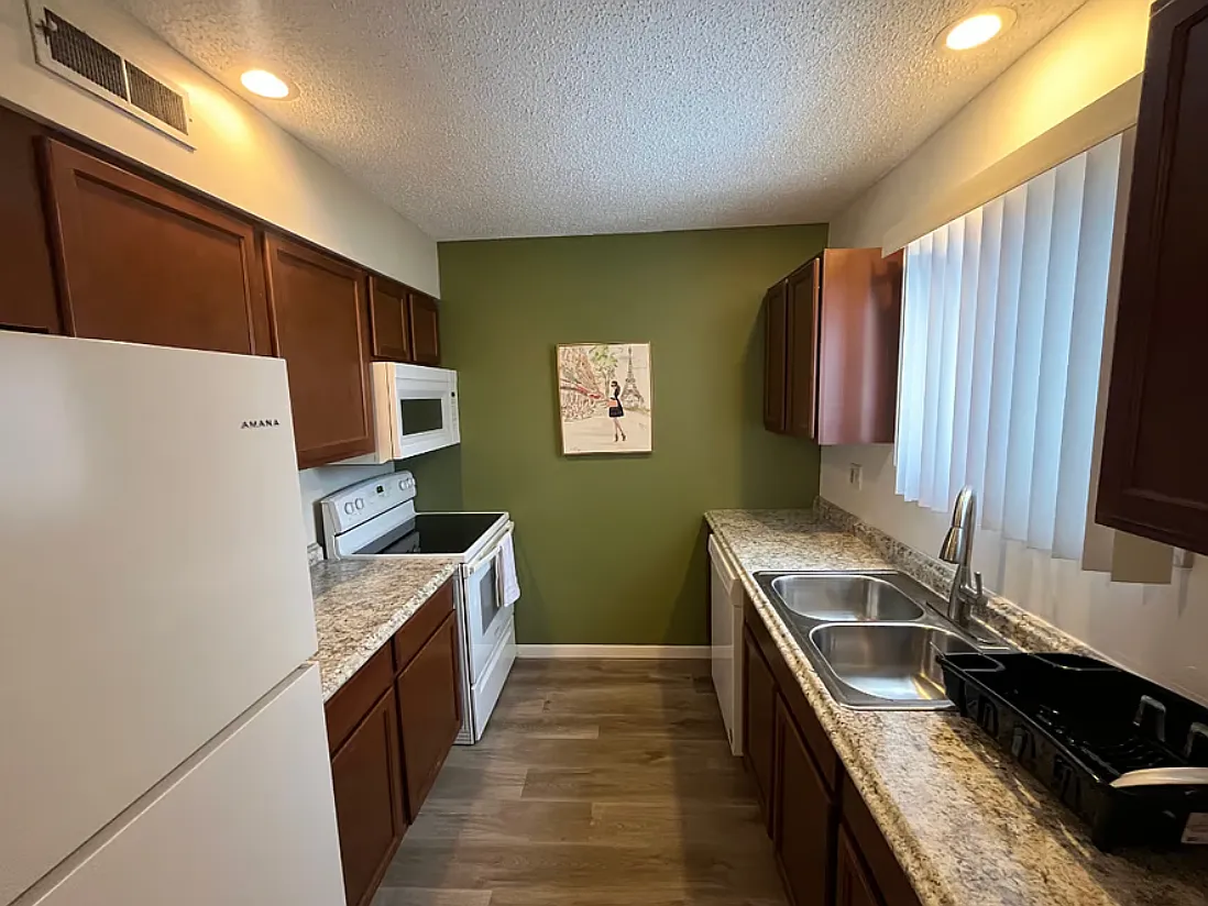 2 bed, 1100 sqft, $1,650 — Photo 4
