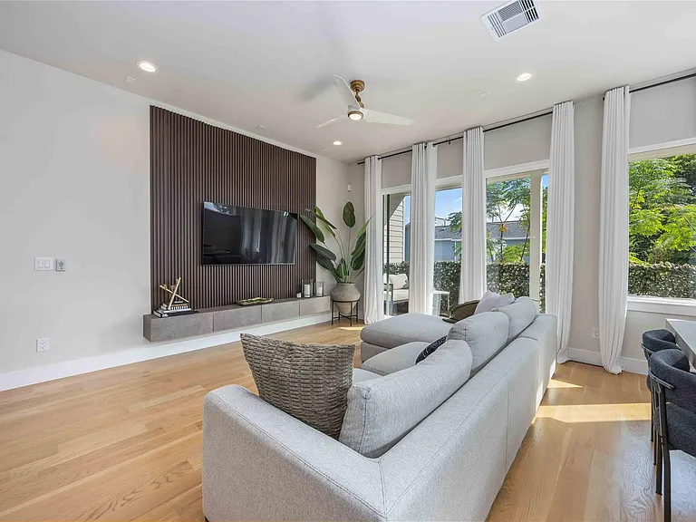 5310 Suez St — Photo 11