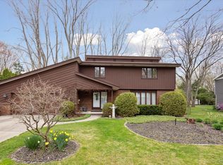 304 Mayfield Ln, Midland, MI 48640