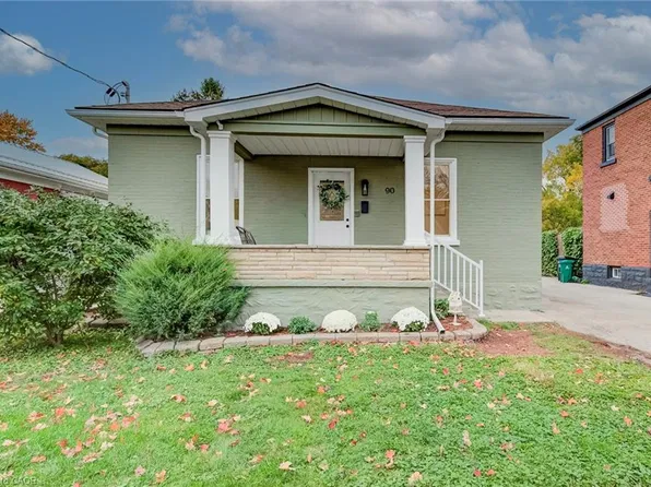 90 John St E, Waterloo, ON N2J 1G1