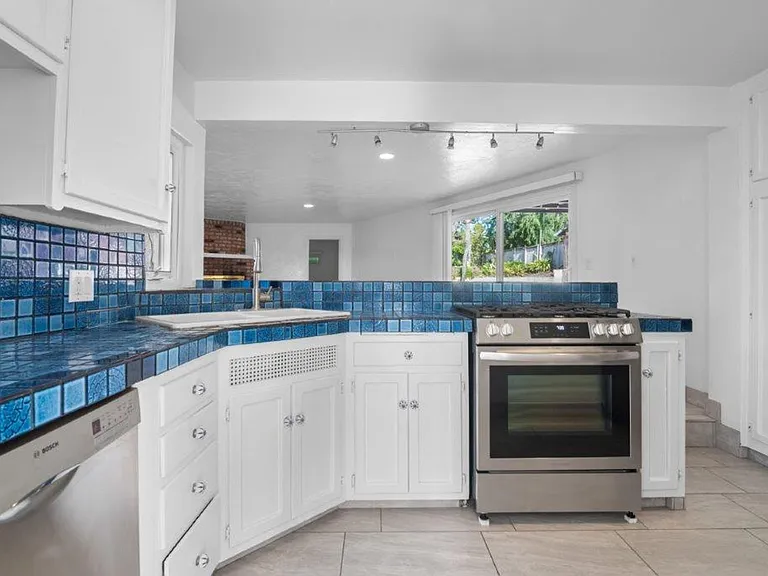 608 N Rios Ave — Photo 4
