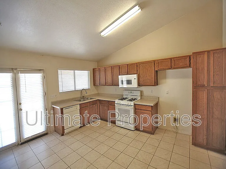 9903 N 77th Ave — Photo 5