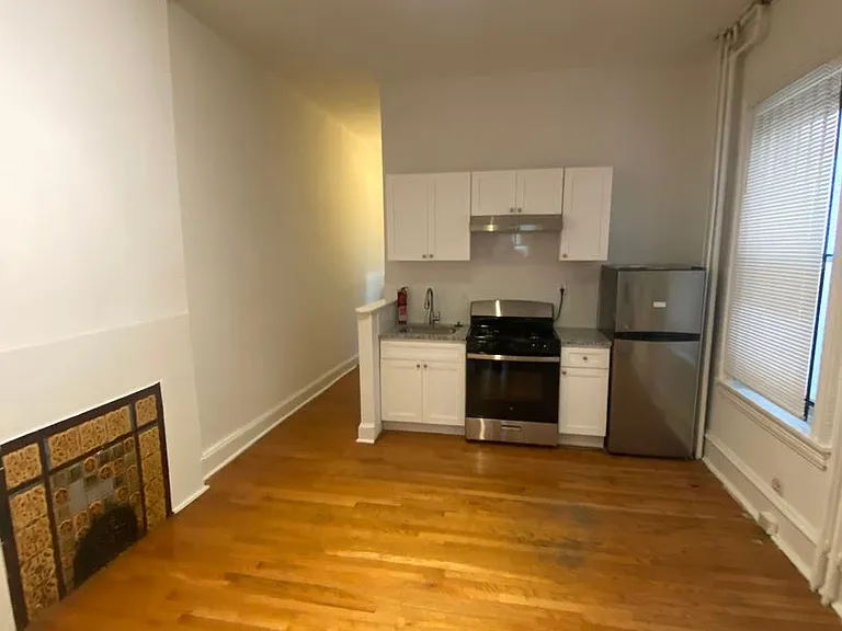 1739 W Diamond St — Photo 9