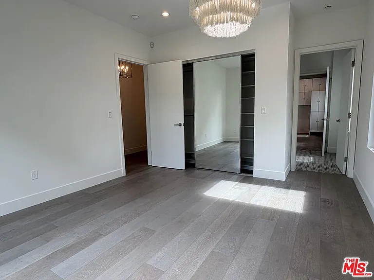 15122 Morrison St — Photo 12