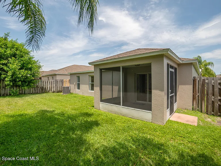 2467 Deercroft Dr — Photo 6