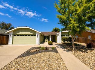 2020 E Four Creeks Avenue, Visalia, CA 93292