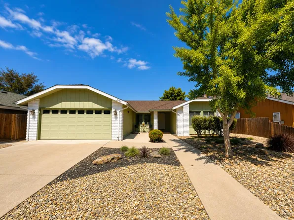 2020 E Four Creeks Avenue, Visalia, CA 93292