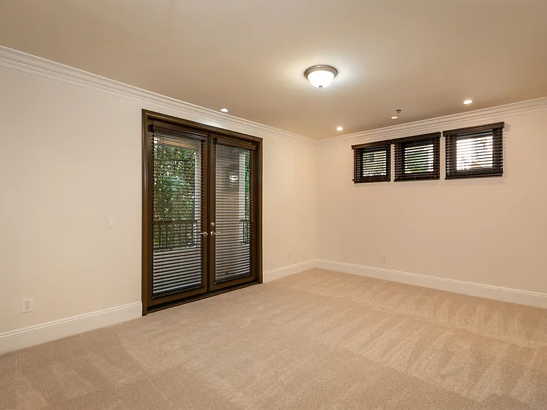 10305 Almayo Ave #404 — Photo 11