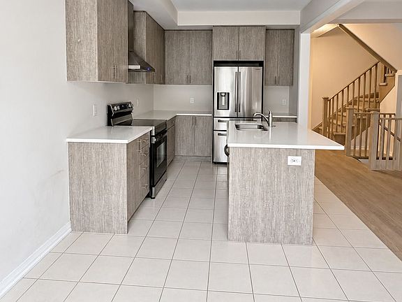 3rd image of 28 Crossmore Cres