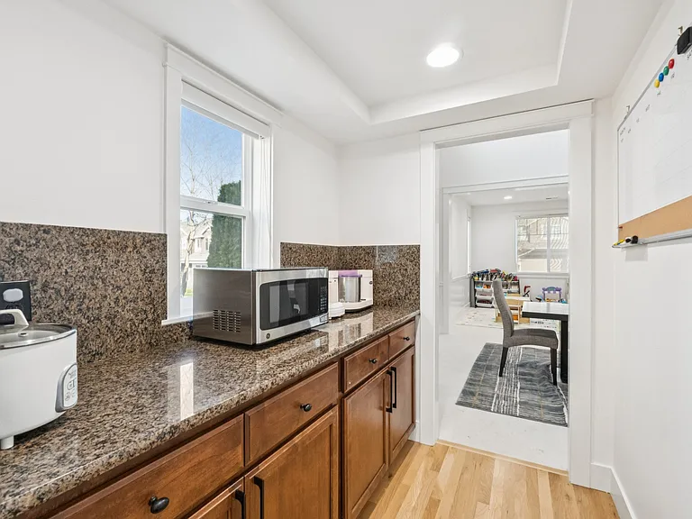 21011 SE 6th Pl — Photo 21