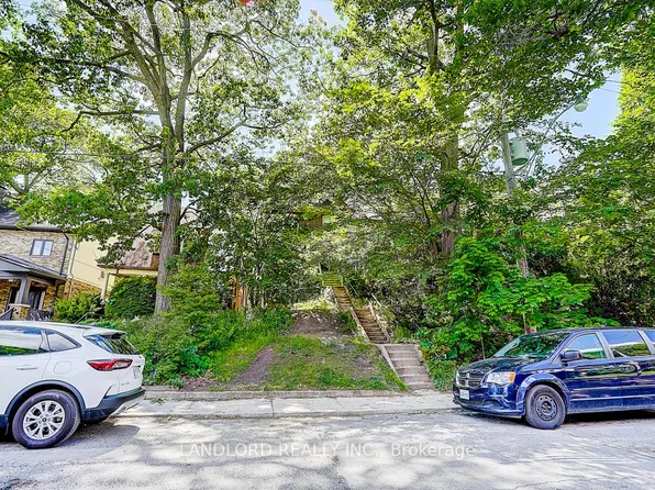 92 Neville Park Blvd, Toronto, ON M4E 3P8