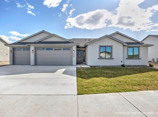 606 Eureka Ave, Pasco, WA 99301