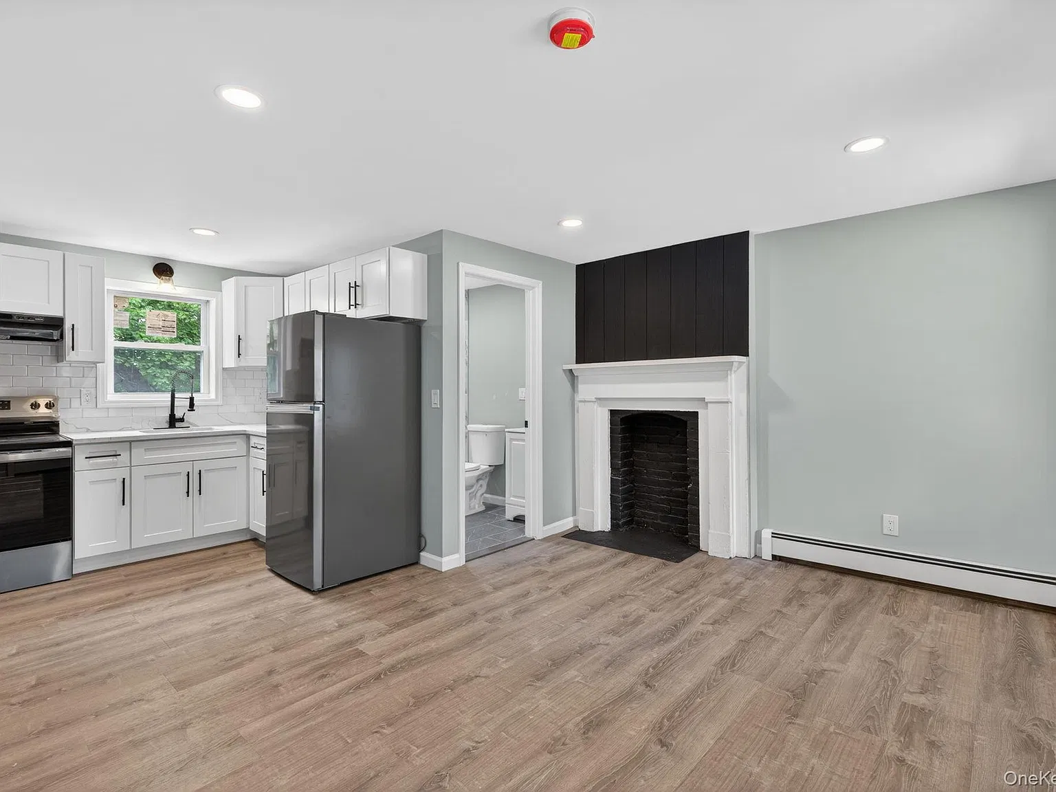 2 bed, 2.0 bath, 1064 sqft, $2,200 — Photo 2