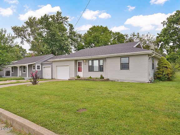 4th image of 2619 E Division St
