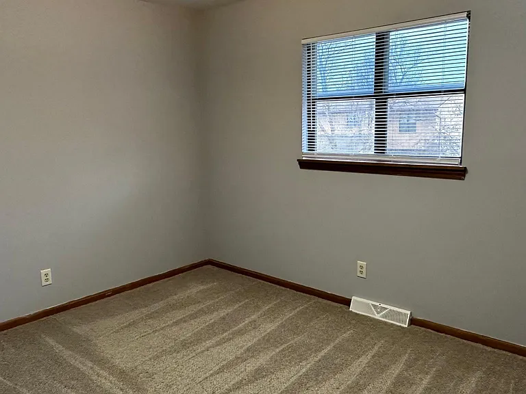 2801 W Broadway #R-3 — Photo 10