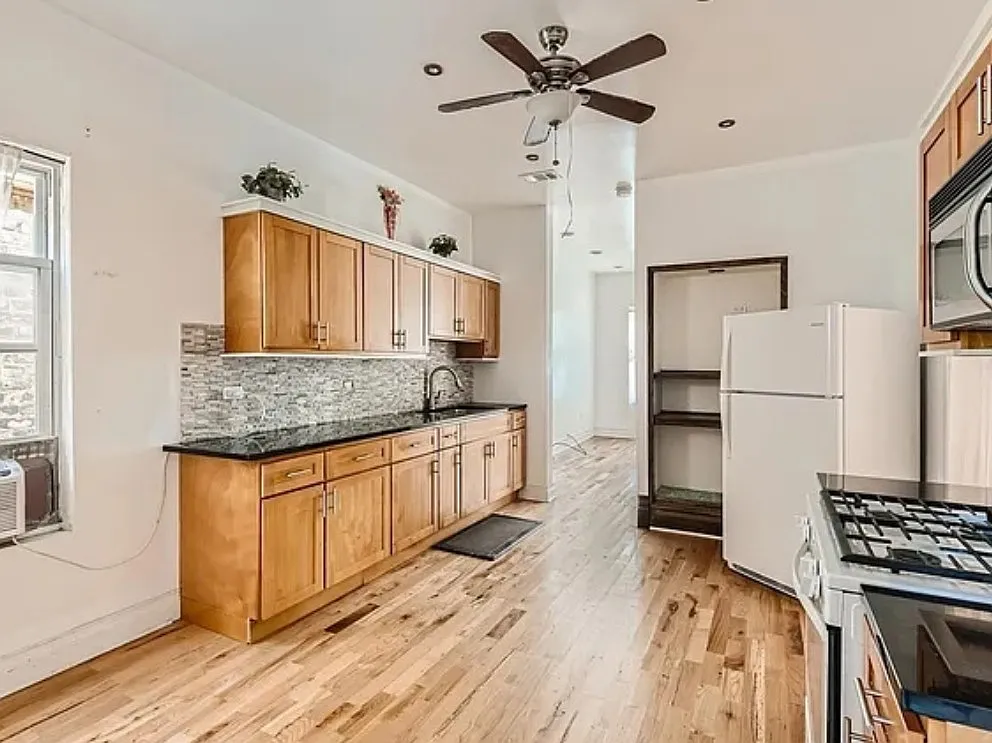 1 bed, 700 sqft, $900 — Photo 1