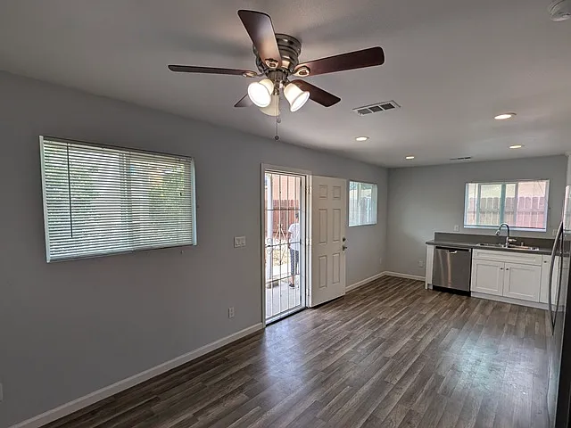 8302 Palm St — Photo 5