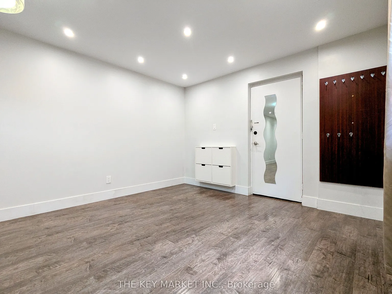 2 bed, $2,300 — Photo 4