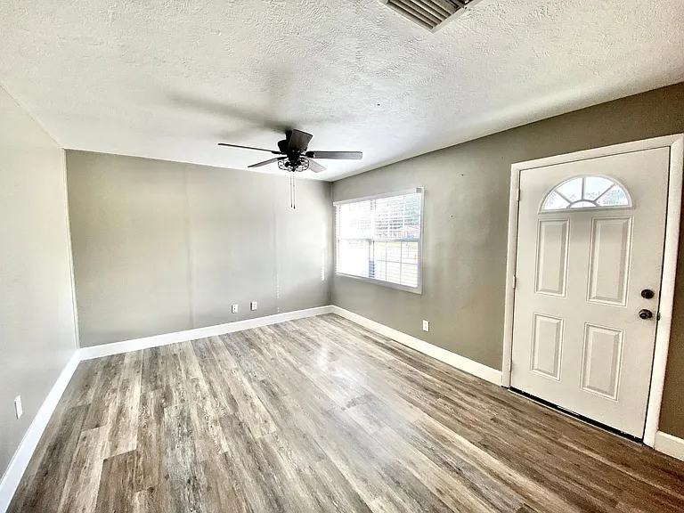 782 Hillview Dr — Photo 9