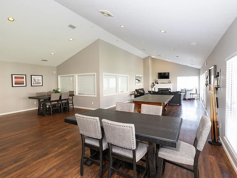 Burberry Place Apartments — Photo 23
