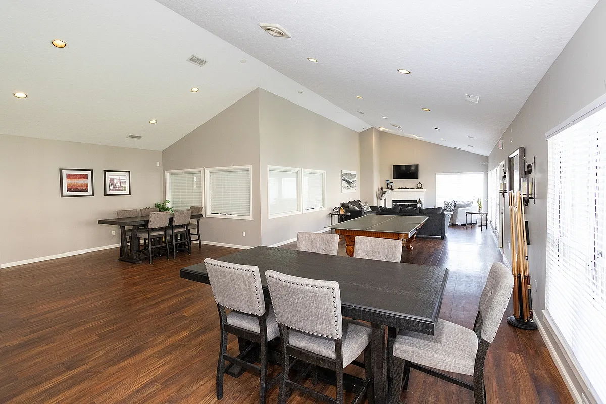 Primary Photo - Burberry Place Apartments