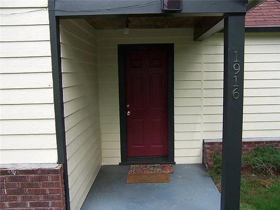 3rd image of 1916 11th Ave SE