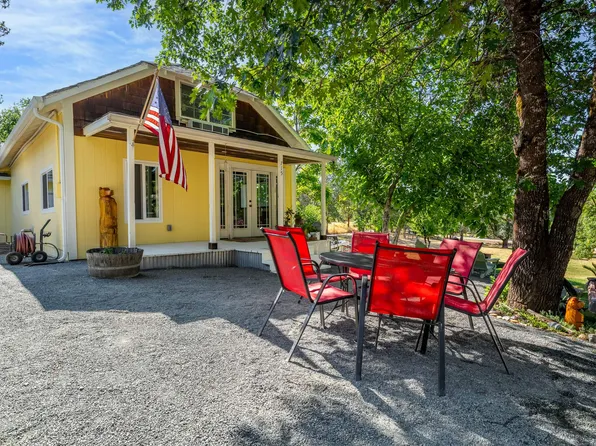 715 Three Pines Rd, Grants Pass, OR 97526