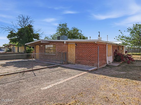 3rd image of 10 E Corona Rd