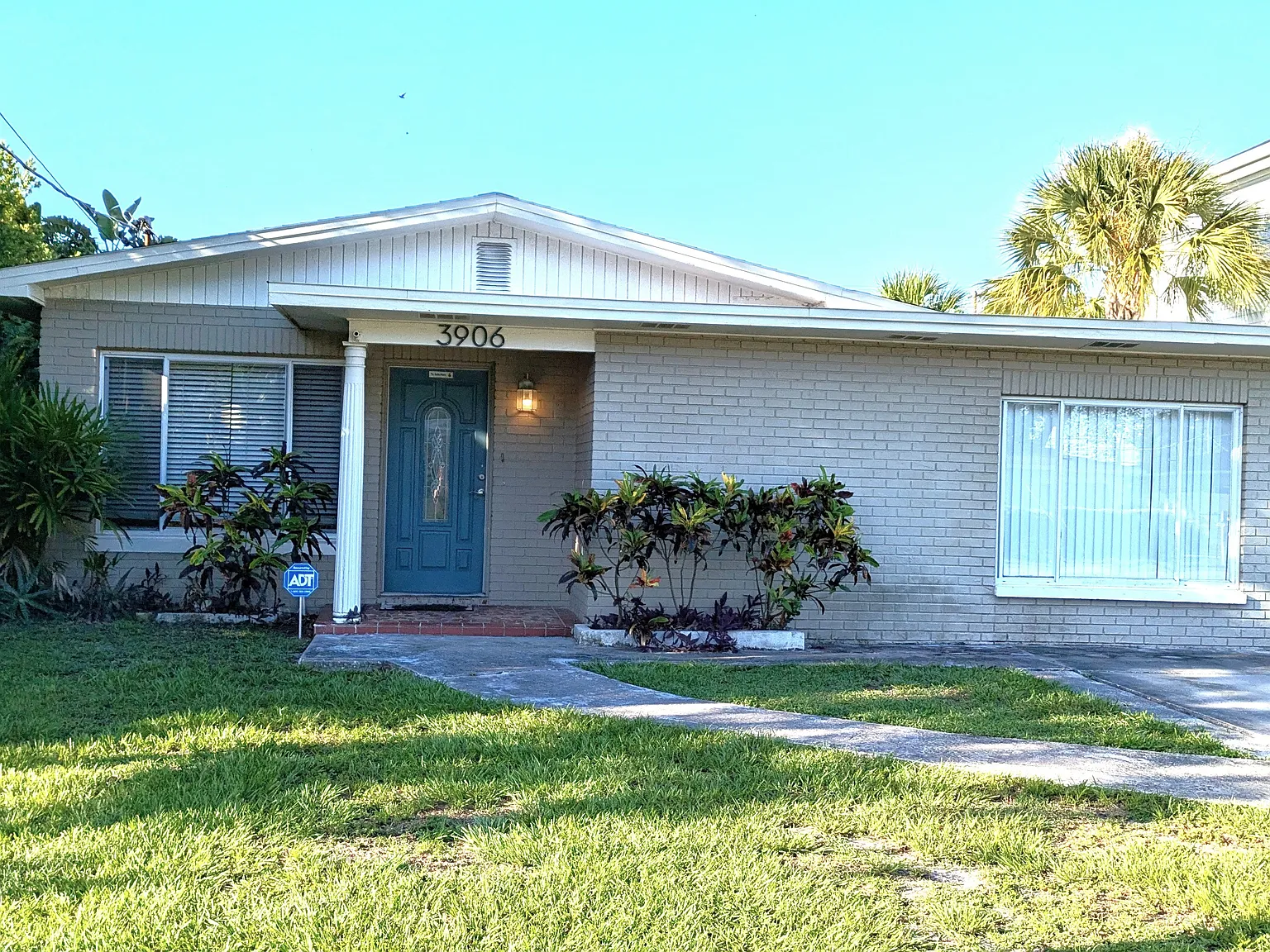4 bed, 1292 sqft, $3,300 — Photo 1