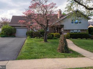 517 Berks Pl, Reading, PA 19609
