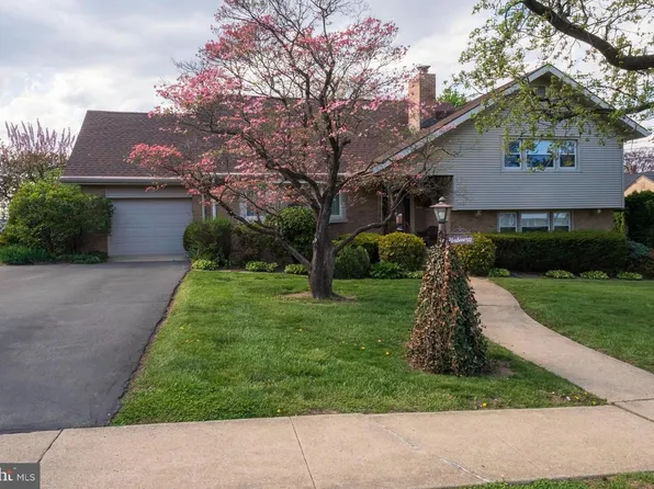 517 Berks Pl, Reading, PA 19609